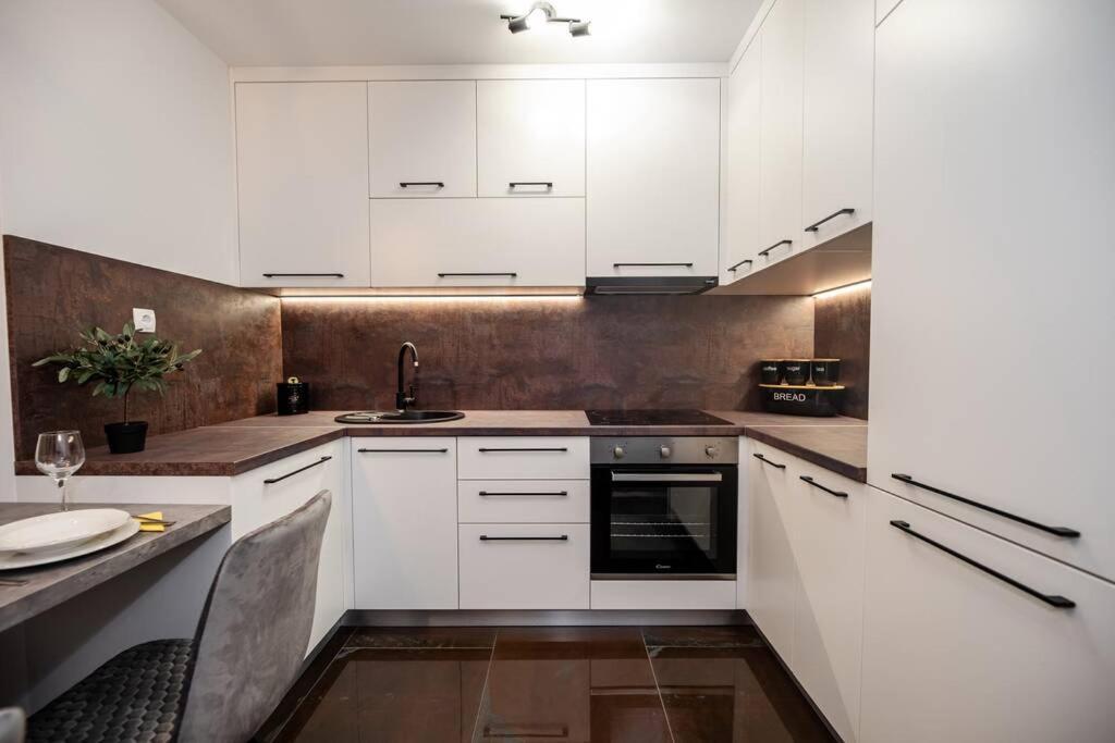 Warehouse Apartment *